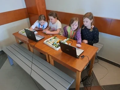 3 2zajecia z konstruowania i programowania robotow