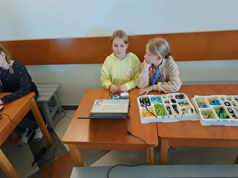 4 2zajecia z konstruowania i programowania robotow.