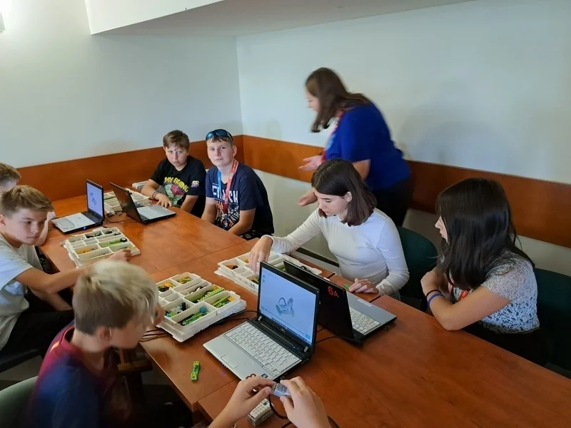 18 2zajecia z konstruowania i programowania robotow.